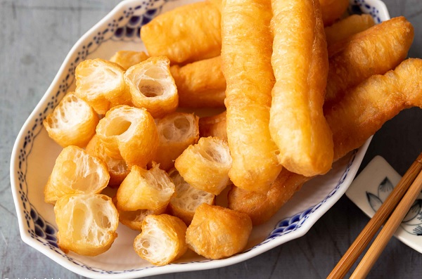 Gio Chao Quay Recipe: Flaky and Delicious Crispy Pork Treat